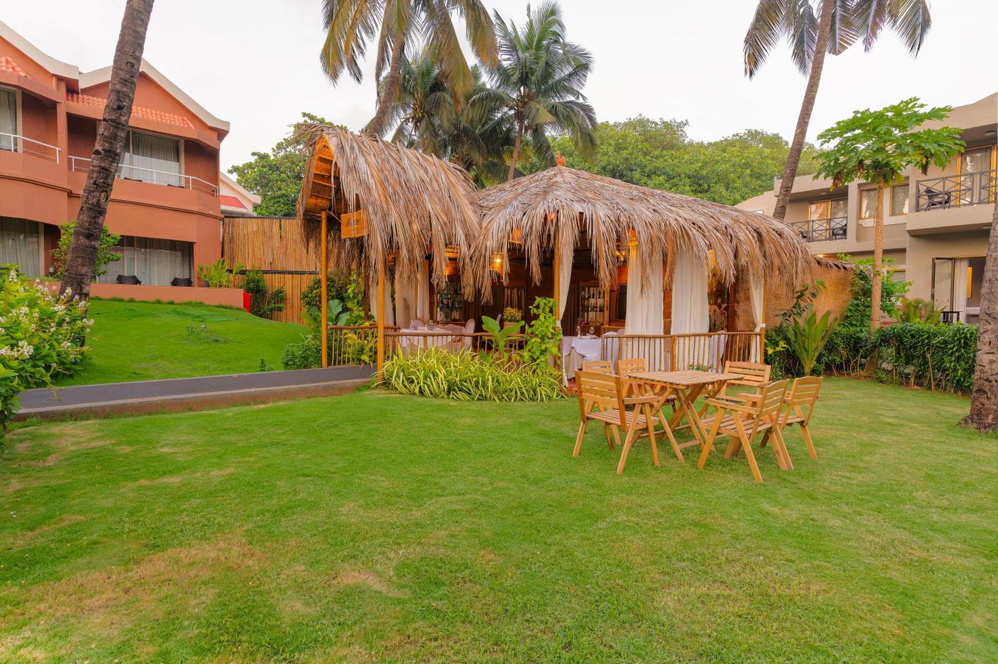 Whispering Palms Beach Resort Candolim Exteriér fotografie