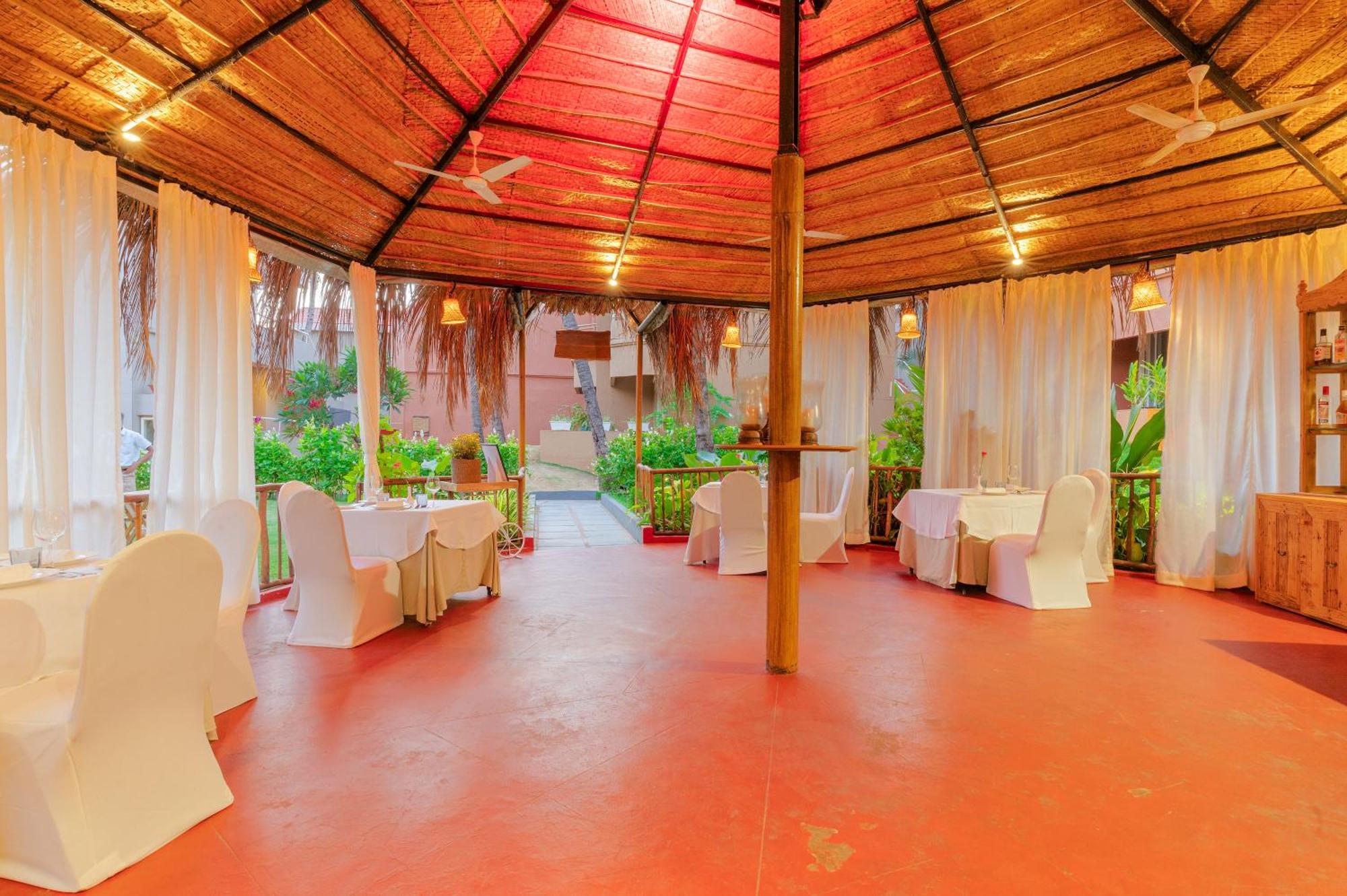 Whispering Palms Beach Resort Candolim Exteriér fotografie